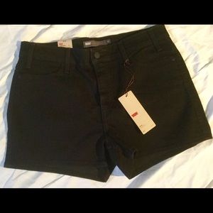 Levi’s black denim shorts 15/32